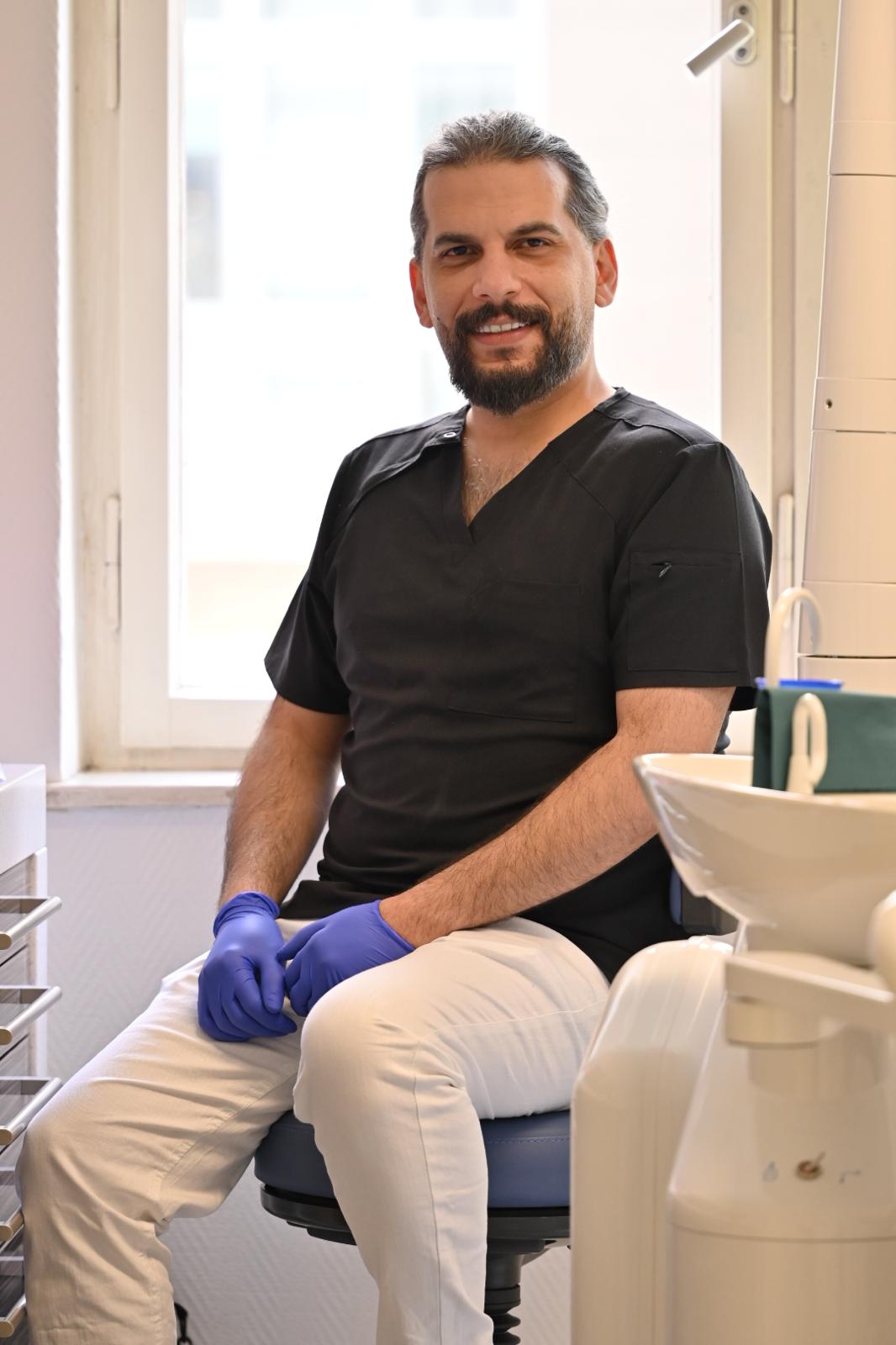 Zahnarzt Issam Alashqar, Schwerpunkt Kieferorthopädie – Aligner-Behandlung für Teens am Olivaer Platz Berlin Charlottenburg